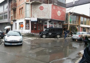 Policija obezbedjuje mesto na kojem se nalazi bomba