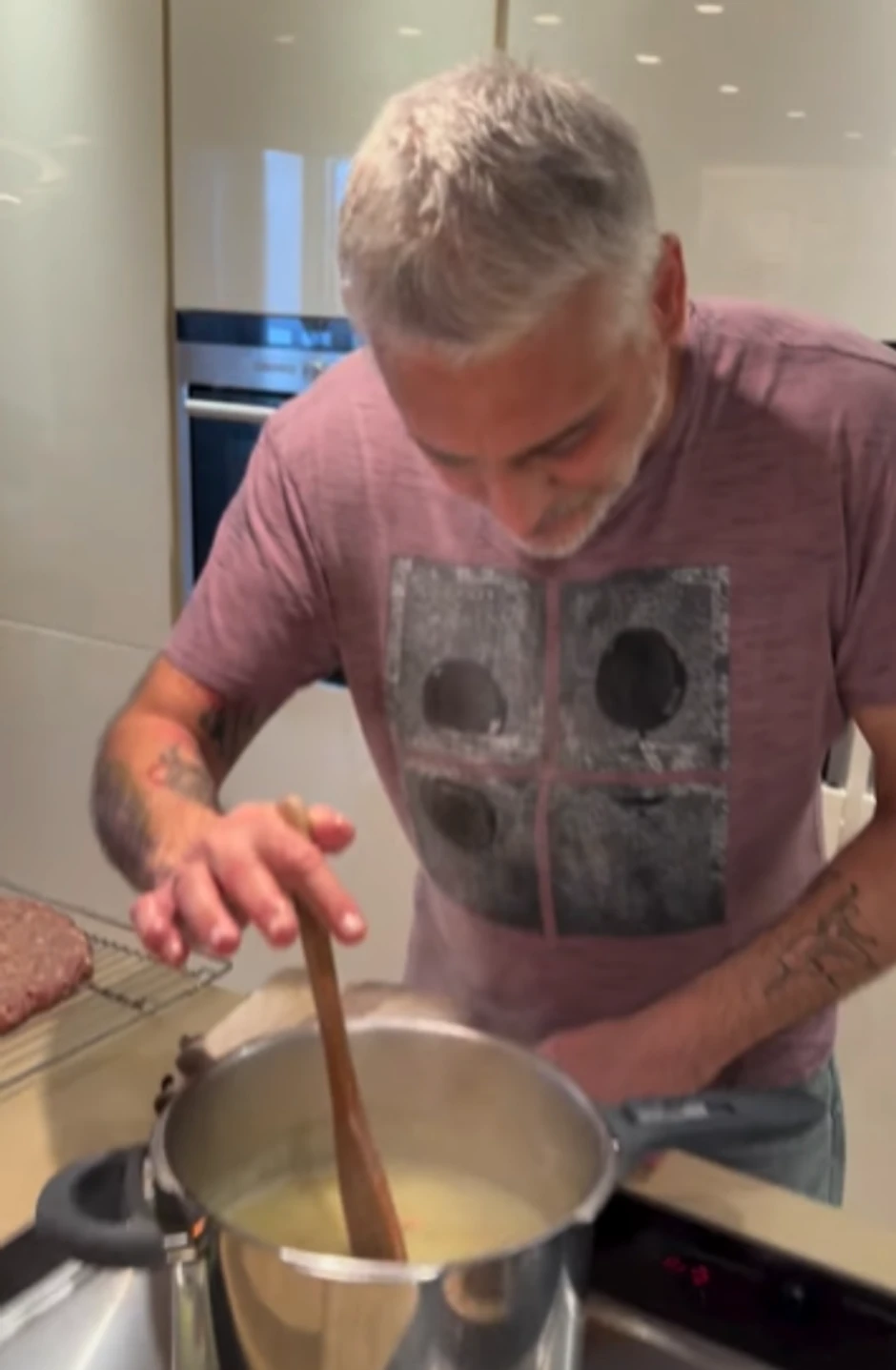 Čeda Jovanović kuva za prijatelje