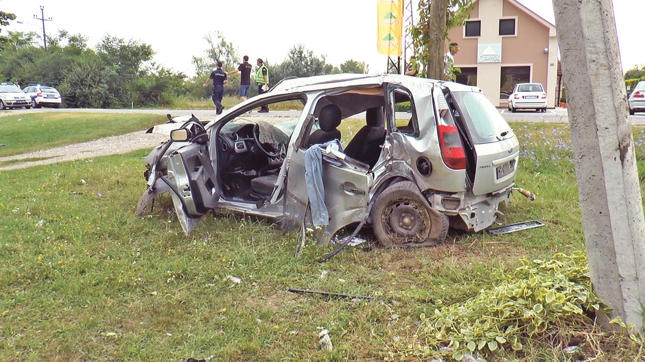 Automobil nakon nesreće u mestu Tabanović kod Šapca