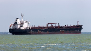 rosja wysłała okręt wojenny. "bezprecedensowy krok". ostrzegają przed