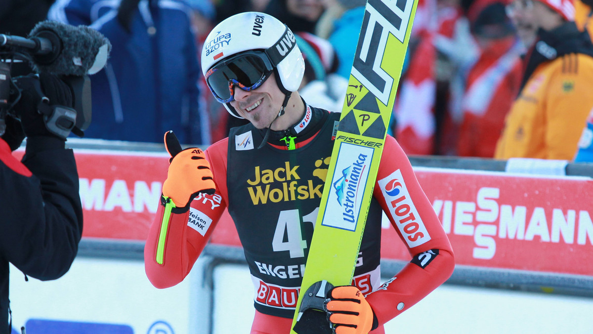 Sobotnie zawody Pucharu Świata w skokach narciarskich w szwajcarskim Engelbergu ułożyły się wspaniale dla polskich skoczków. Na jednym z portali społecznościowych Piotr Żyła skomentował postawę swoją i swoich kolegów.