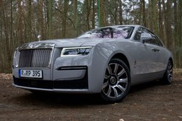 Czy Rolls-Royce może być skromny? Za kierownicą samochodu za ponad 2 mln zł