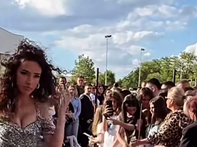 Maturantkinja iz Prištine kao prava diva, ovaj izgled će kopirati svetske zvezde