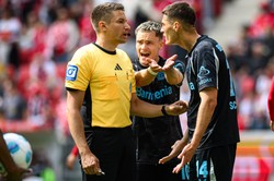 Sztuczna inteligencja pomoże sędziom piłkarskim. Arbitrzy będą tłumaczyć się ze swoich decyzji