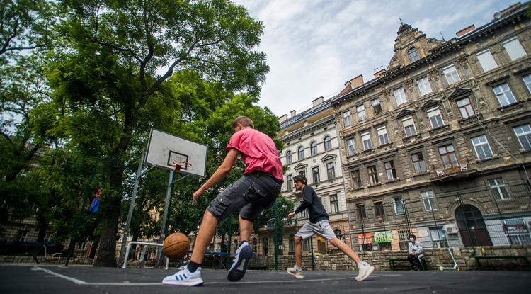 Újra szabad sportolni a köztéri pályákon Budapesten is