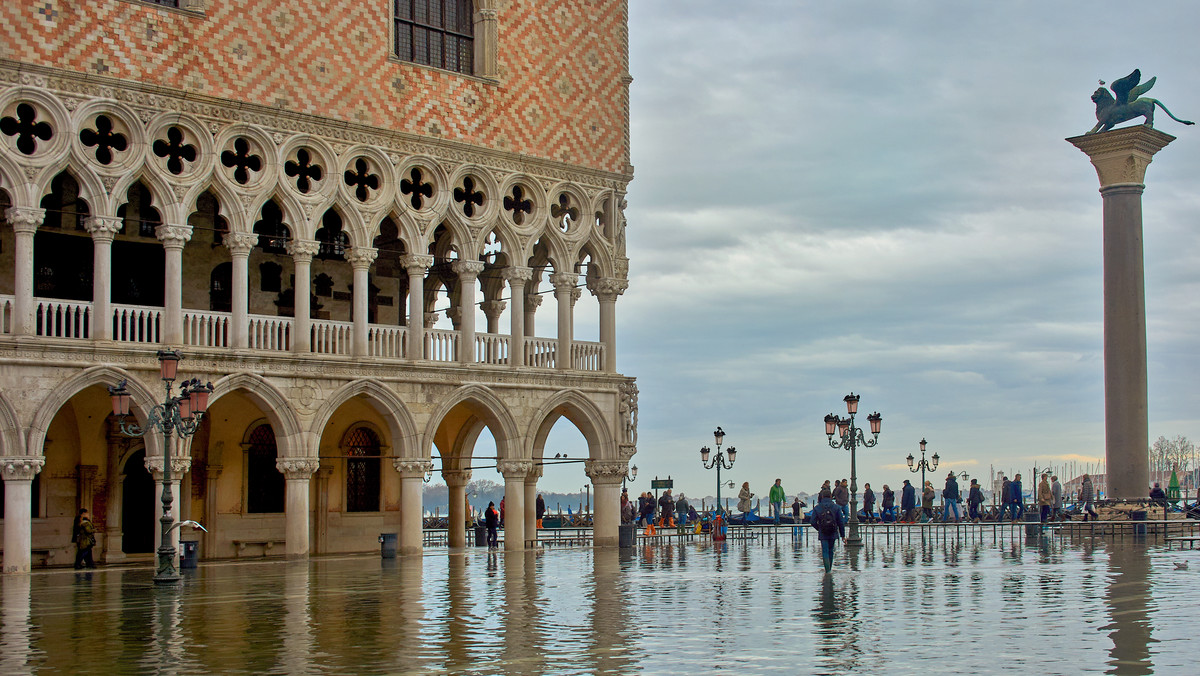 Wenecja: rekordowy poziom tzw. wysokiej wody
