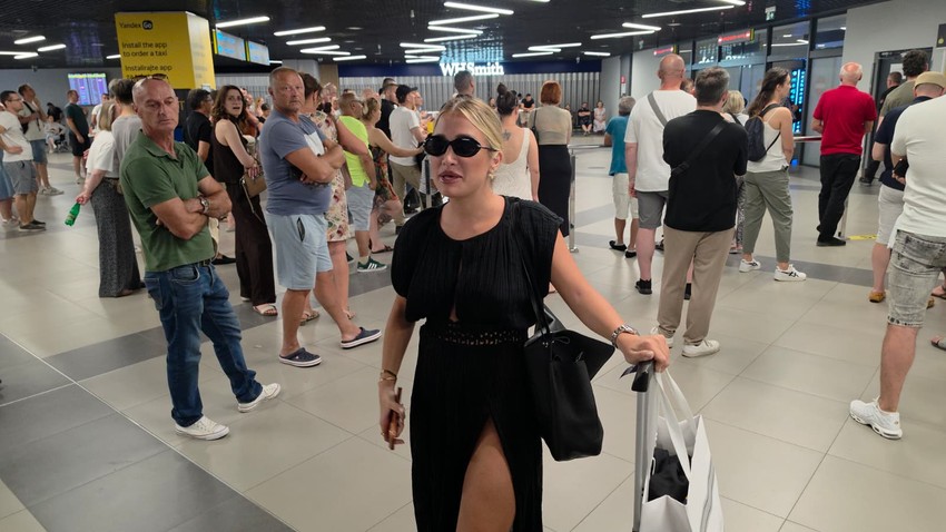 Milica Jokić na aerodromu 