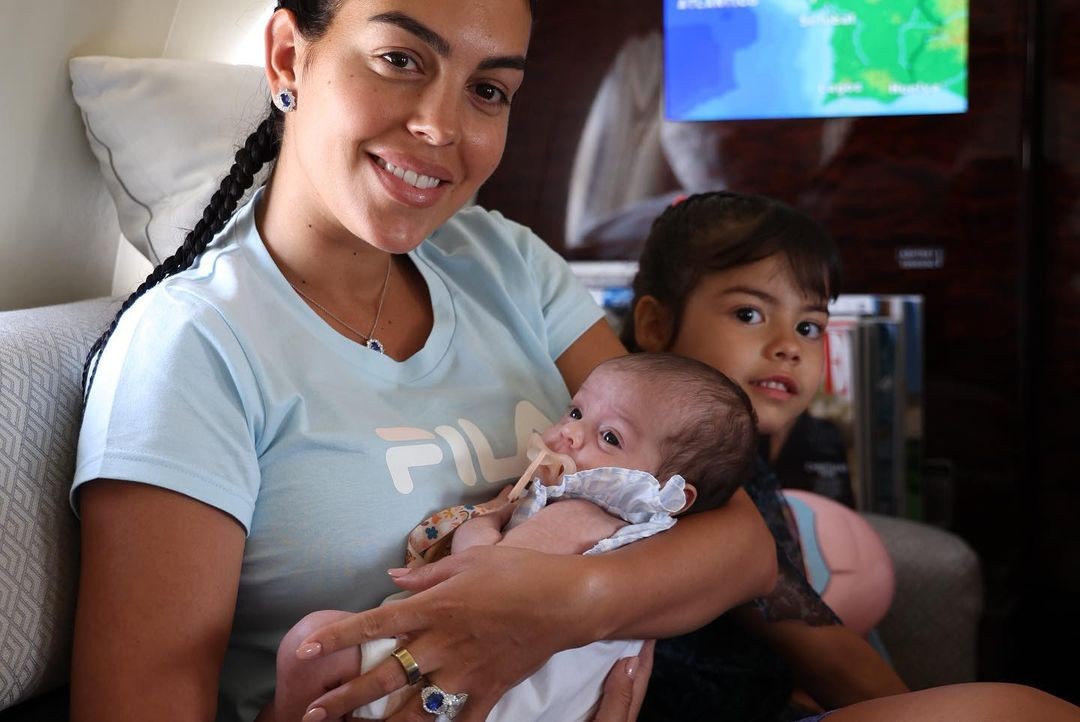 Partnerka Cristiana Ronalda Georgina Rodríguez si užíva dovolenku s rodinou. 