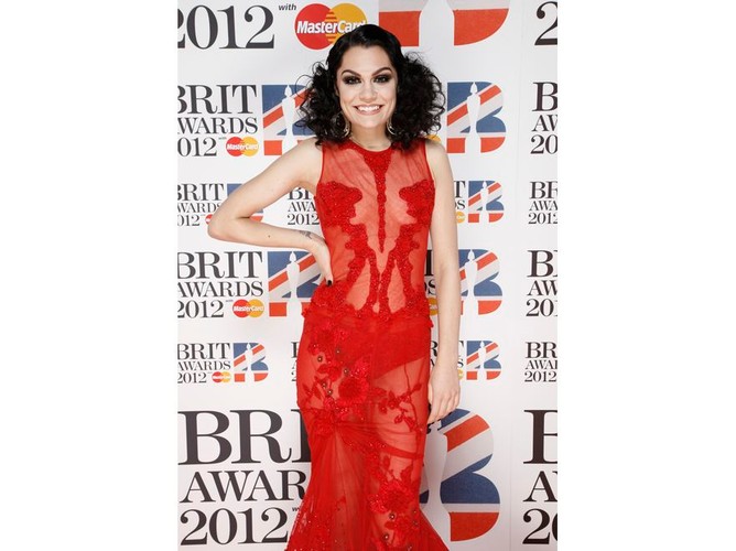 Jessie J w przezroczystej kreacji na rozdaniu Brit Awards 2012