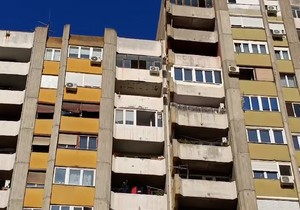 Devojka pala sa solitera u Nišu i poginula