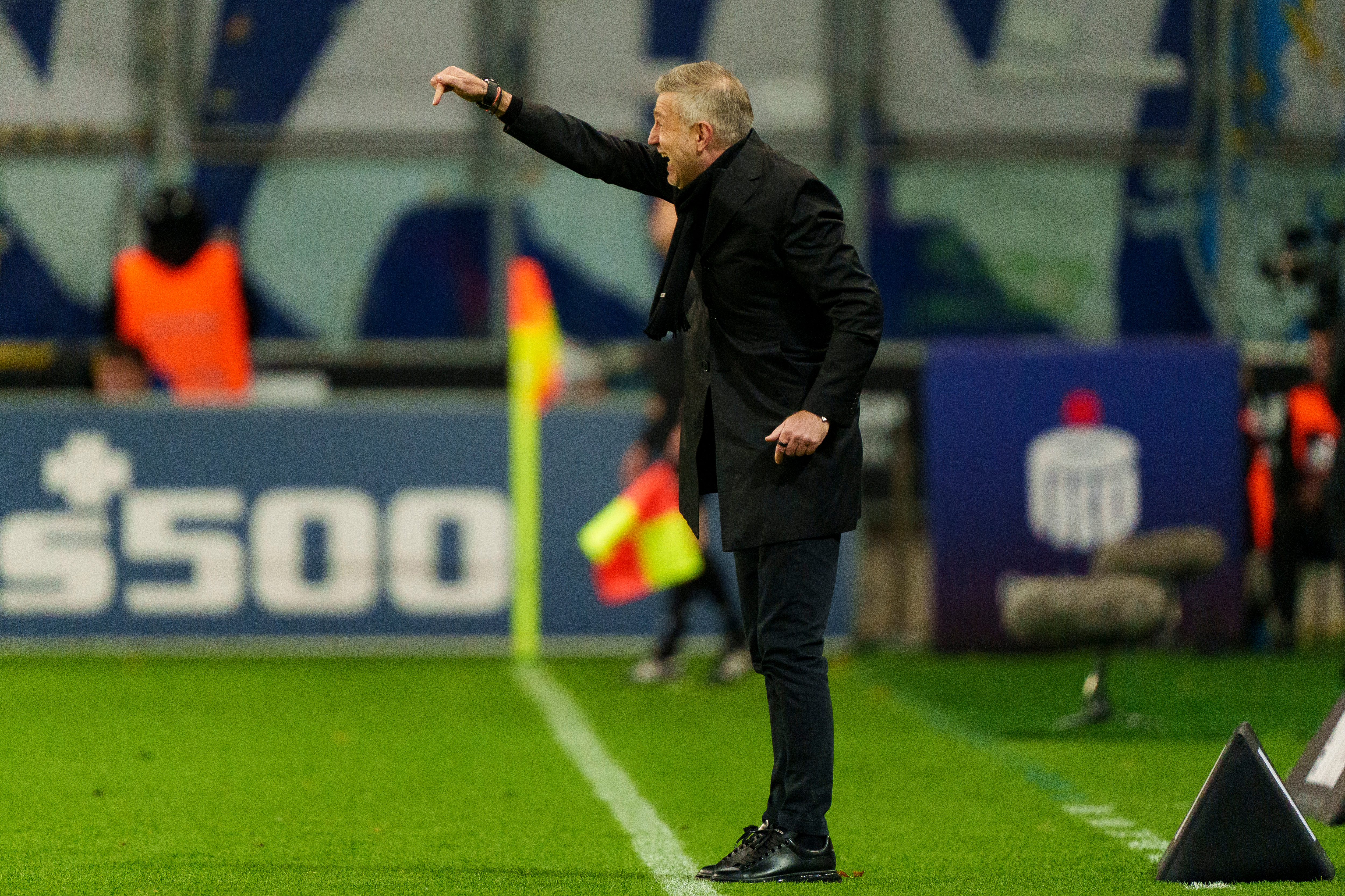 Koniec Iordanescu w Legii. Boniek: Chciał uciec, Henriques następcą