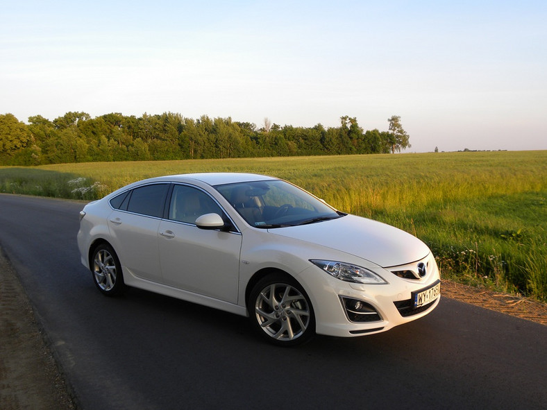 Mazda 6: czy jeździ tak dobrze, jak wygląda?