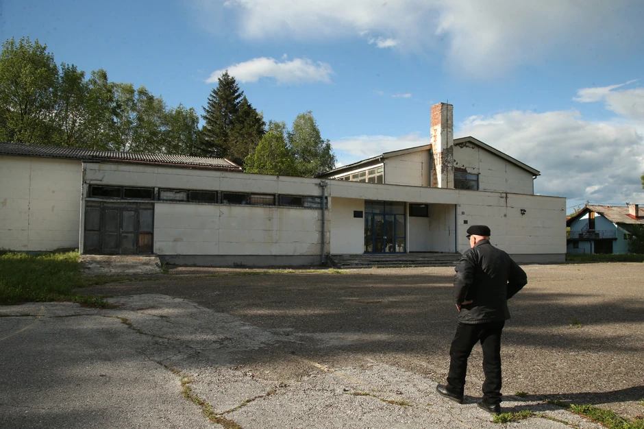 Zatvorena škola u Lušci Palanki