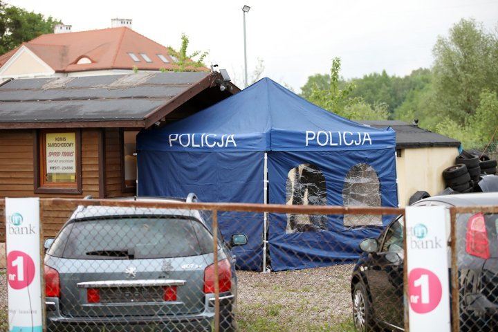 Makabryczna zbrodnia w jednym z komisów samochodowych przy ul. Lubelskiej w Olsztynie 