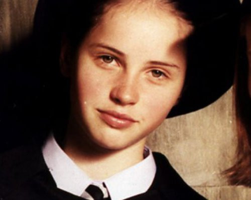 Felicity Jones jako Ethel Hallow w filmie "Niefortunna czarownica" (1998)