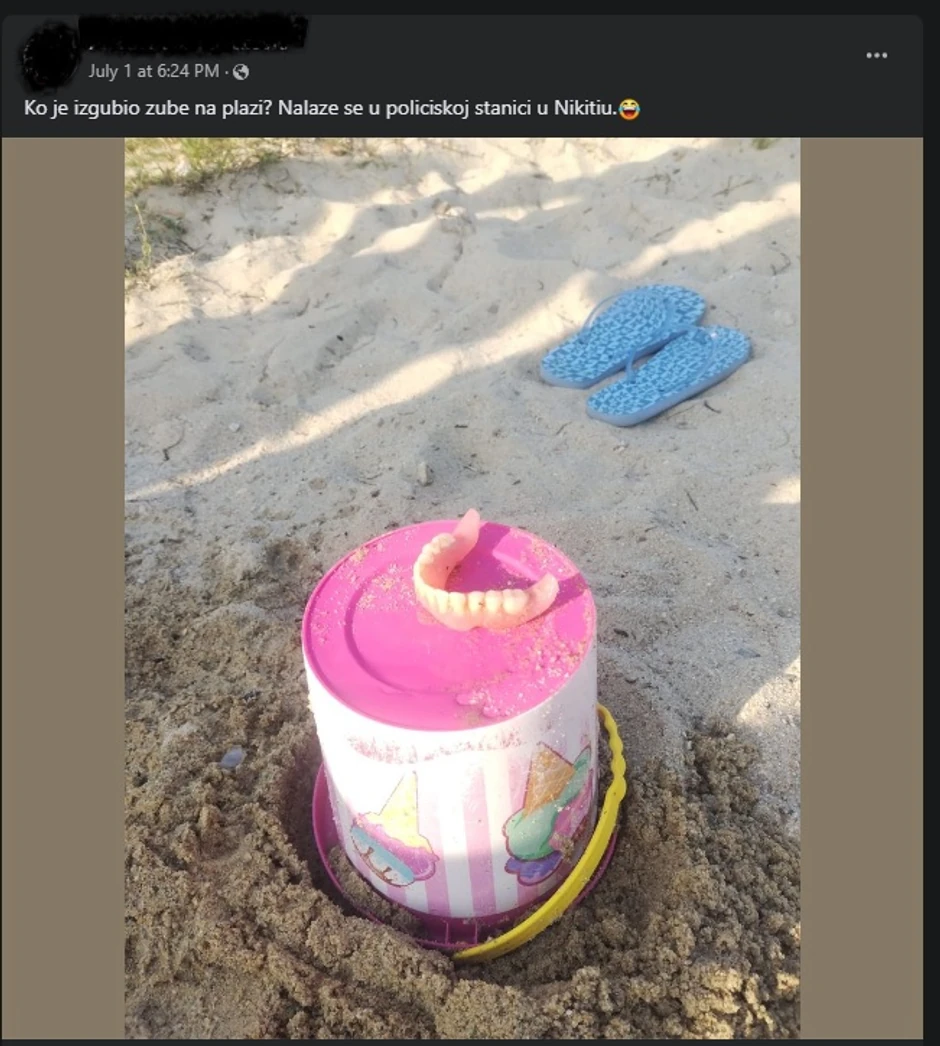 zubna proteza na plaži