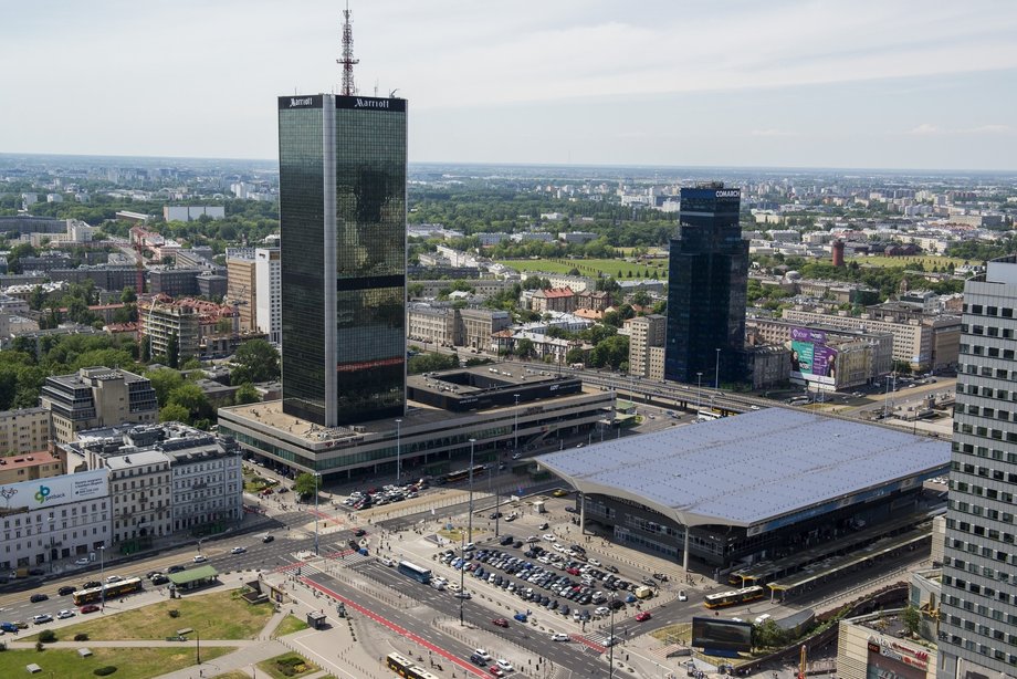 7. 170 m to wysokość bardzo rozpoznawalnego warszawskiego budynku - hotelu Marriott.