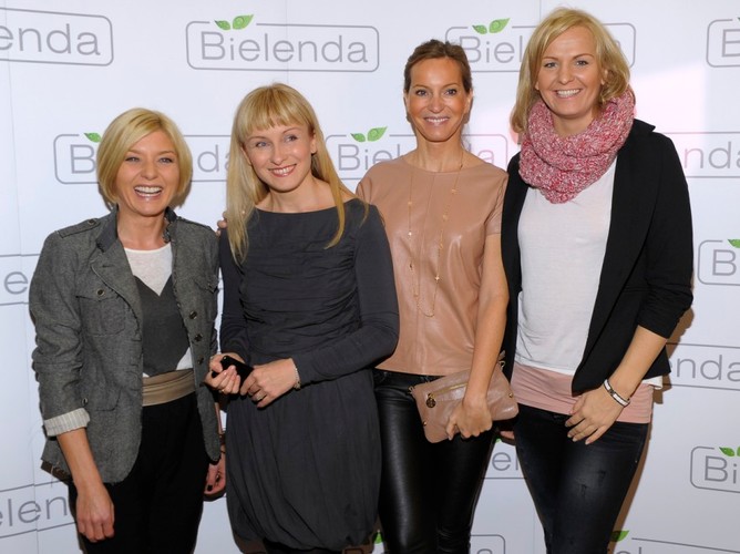 Otylia Jędrzejczak i inne uczestniczki konferencji