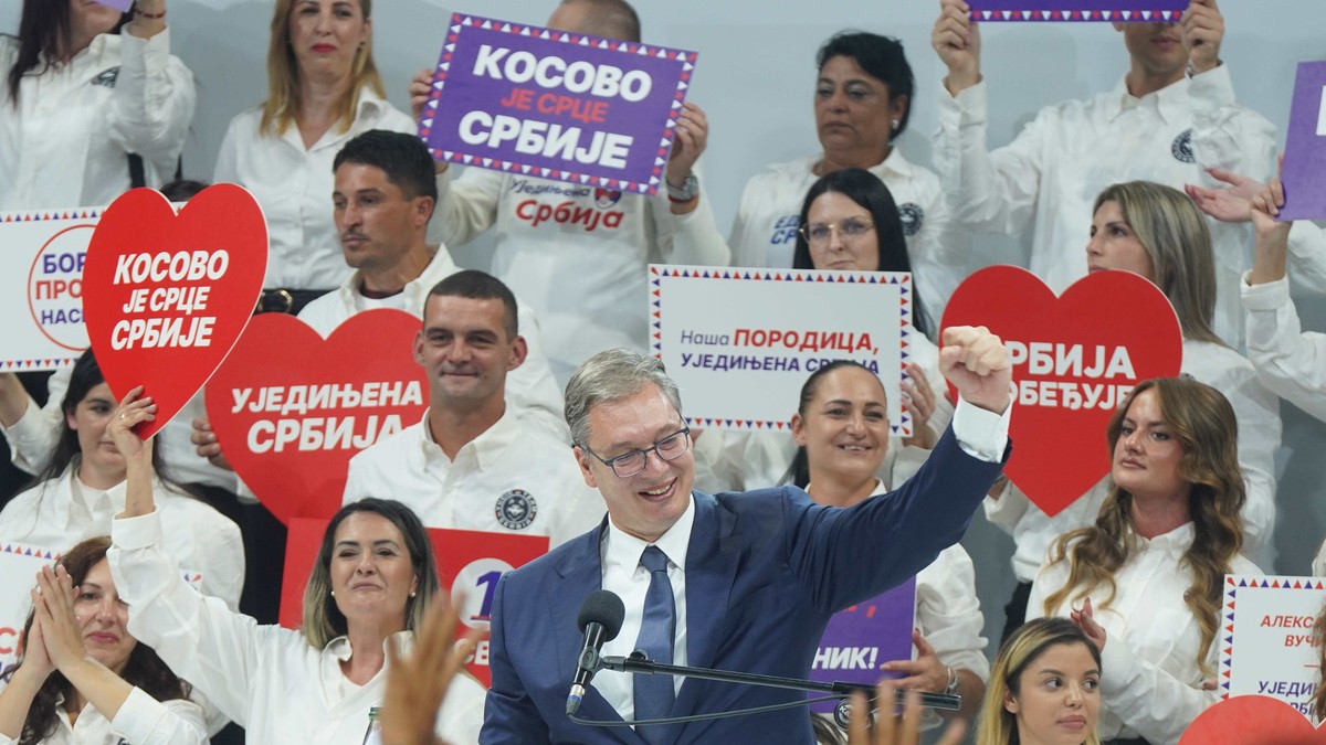 Vučić u Kragujevcu: Velika sila je udarila na našu zemlju
