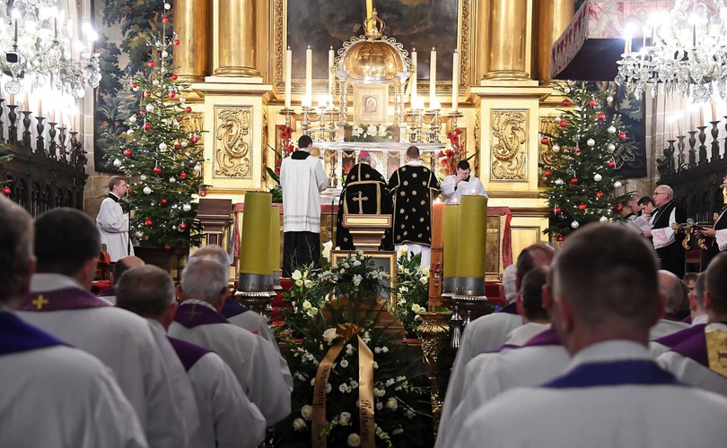 Ceremonia pogrzebowa biskupa Tadeusza Pieronka