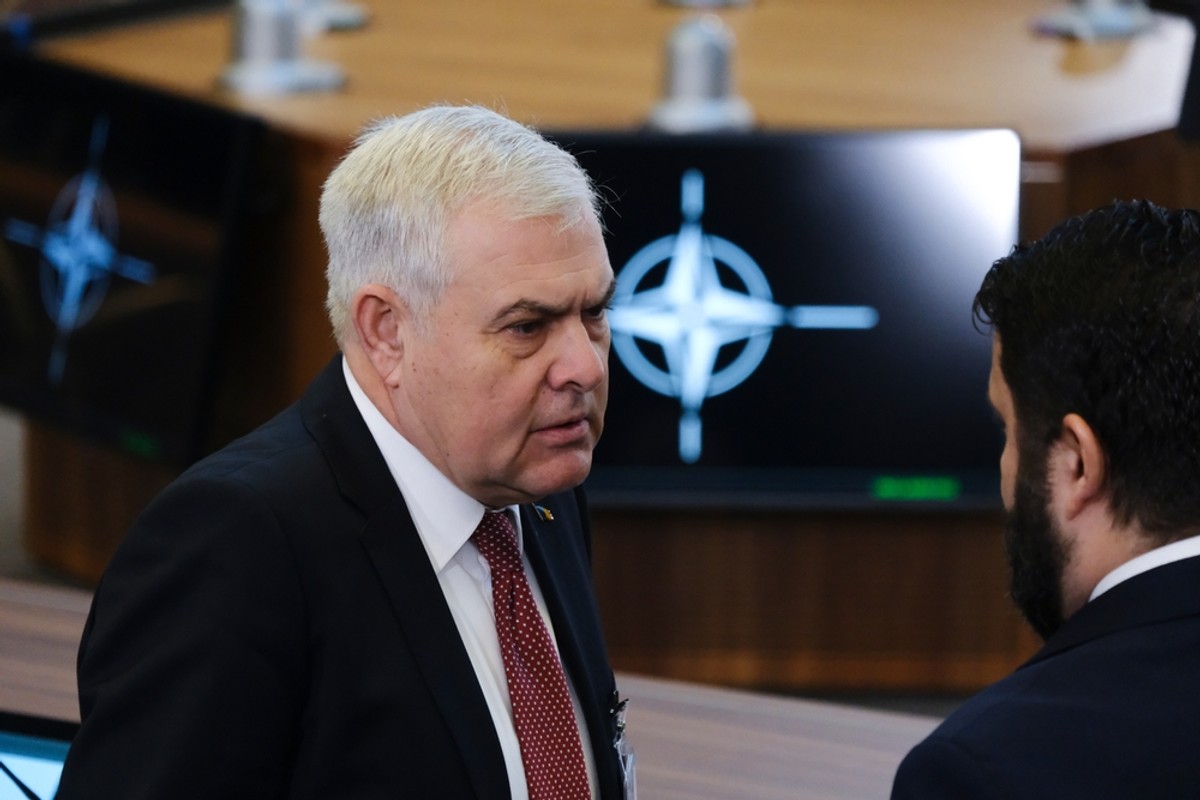 Angel Tilvar, minister obrony Rumunii