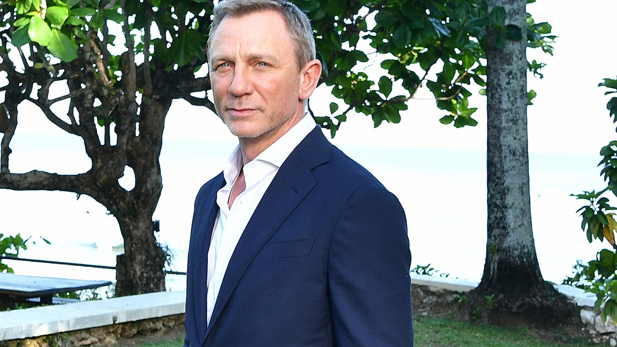 Daniel Craig będzie musiał przejść drobny zabieg po kontuzji stawu skokowego, której doznał na planie najnowszego filmu o Agencie 007. To nie wpłynie jednak na datę premiery produkcji, która zaplanowana jest na kwiecień 2020 roku. 