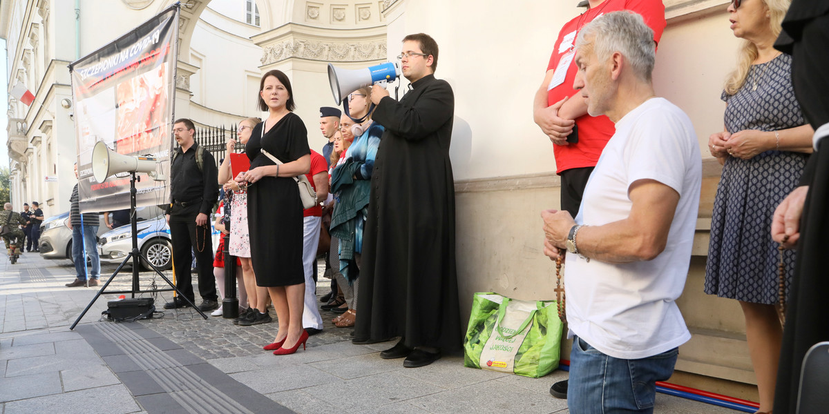 Publiczny ró?aniec o zaprzestanie stosowania szczepionek "ska?onych aborcj?"