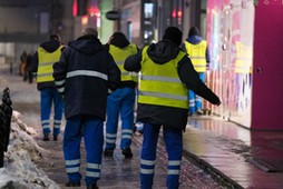 Oblodzone chodniki w centrum Warszawy