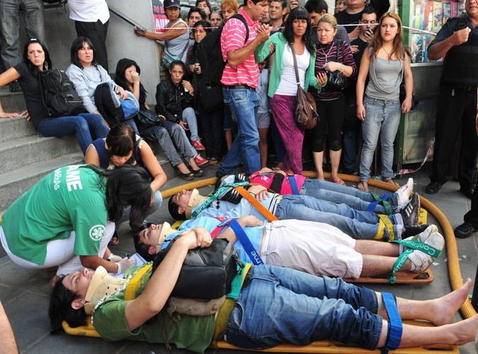 Lokalne media informują, że maszynista przeżył wypadek