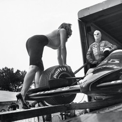 NOWY kalendarz PIRELLI 2014 powstał 30 lat temu. Ekskluzywne zdjęcia w dziennik.pl