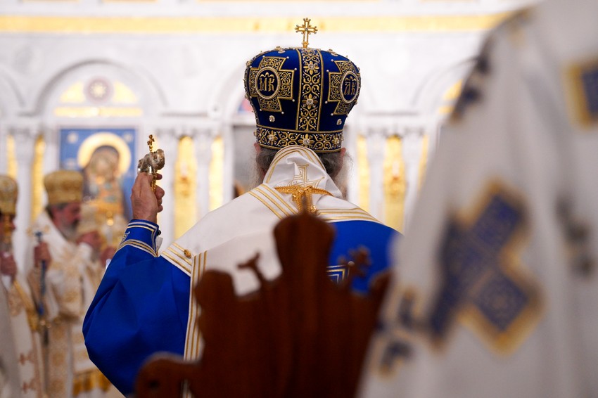 Patrijarh Porfirije u Hramu Svetog Save služi liturgiju pred Časnim pojasom Presvete Bogorodice