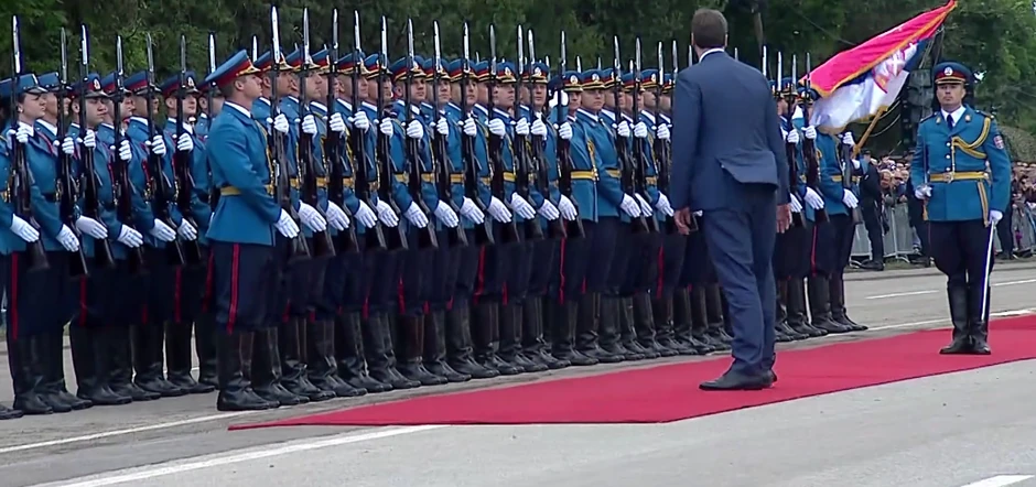 Pojedini mediji ističu kako Srbija zvecka oružjem