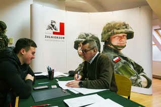 Powołania do wojska 2026: MON ujawnia limity i listę roczników. Sprawdź, kto dostanie wezwanie
