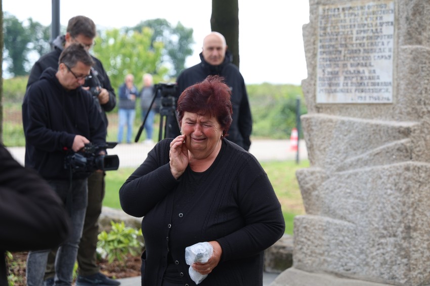 Potresne scene kod spomenika 