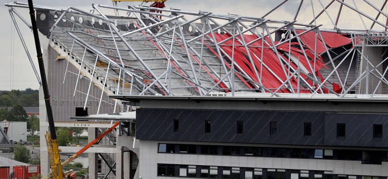 Druga śmiertelna ofiara zawalenia się dachu na stadionie w Holandii
