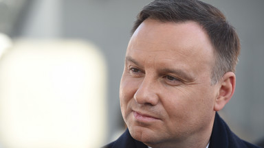 Zachód słońca, góry i rozmarzony Andrzej Duda. Takie zdjęcie prezydenta to rzadkość