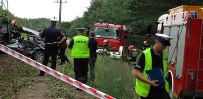 Tragiczny wypadek pod Piłą. Volkswagen wjechał pod pociąg