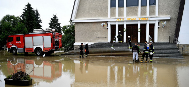 RCB informuje o podtopionych domach po burzach. Straż interweniowała 1189 razy