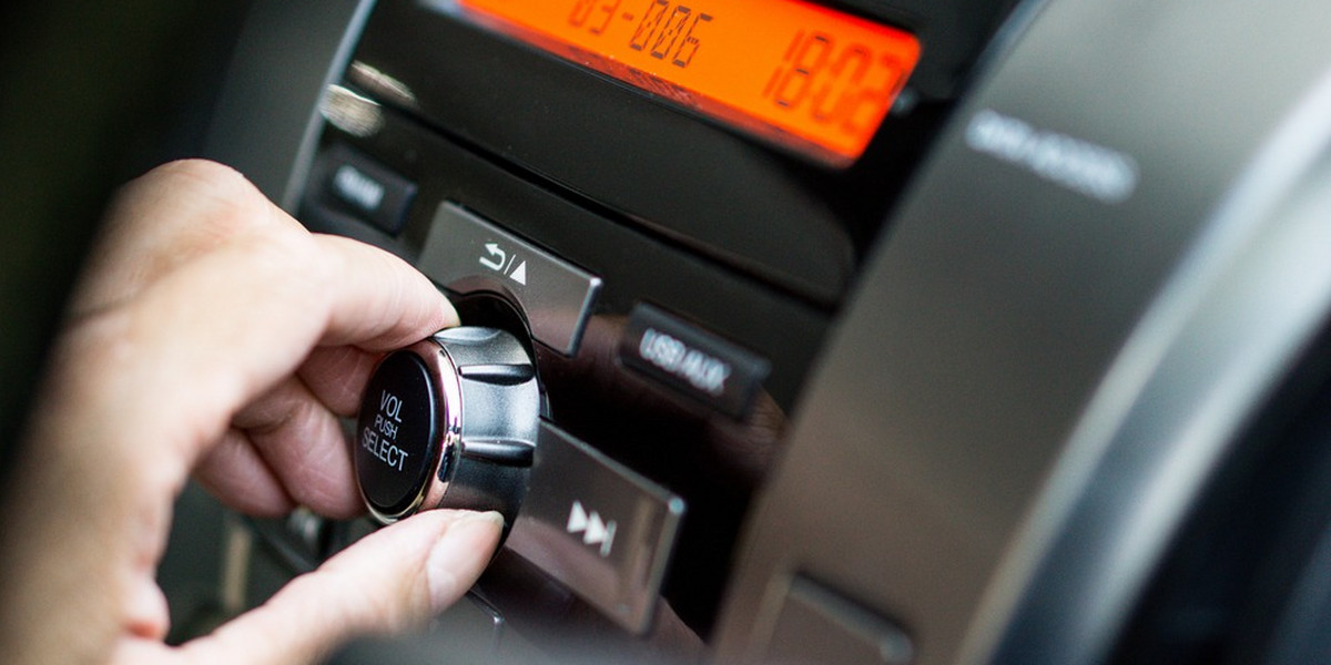 By w Norwegii słuchać ogólnokrajowych stacji w samochodzie, trzeba wymienić odbiornik na cyfrowy