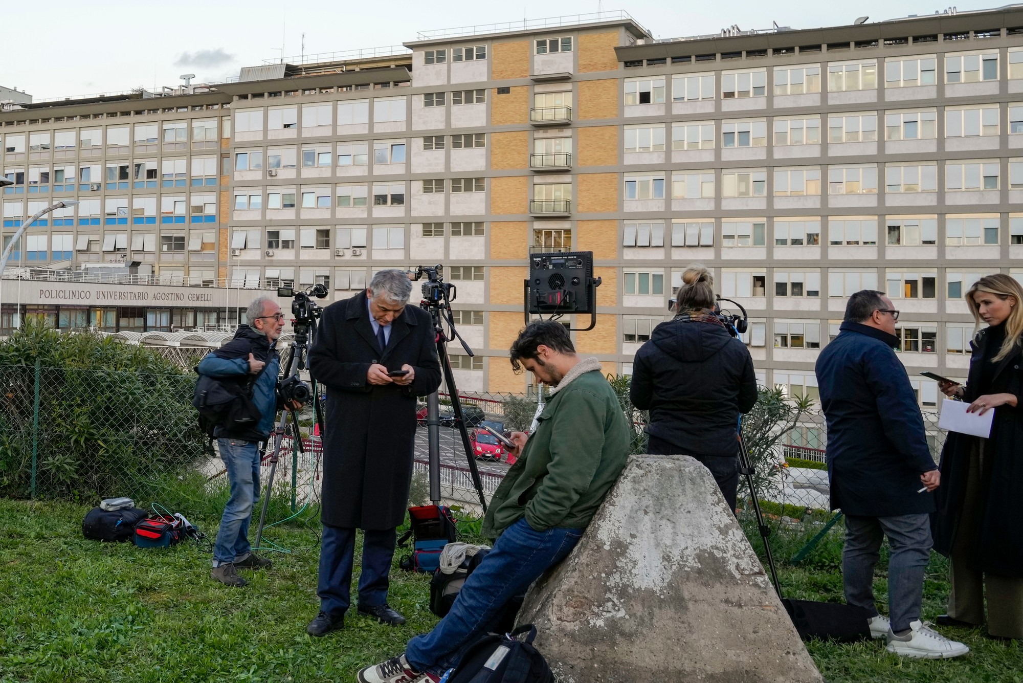 Univerzitná nemocnica Agostino Gemelli v Ríme, kde hospitalizovali pápeža.