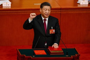 Xi Jinping z trzecią kadencją przewodniczącego Chin. To wydarzenie bez precedensu