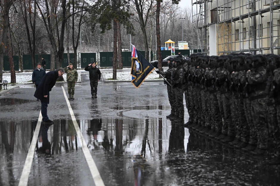 Vučić u obilasku kasarne