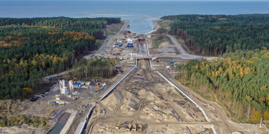 Prace przy budowie kanału łączącego Zatokę Gdańską z Zalewem Wiślanym już trwają.