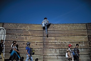 TOPSHOT-MEXICO-HONDURAS-US-MIGRATION