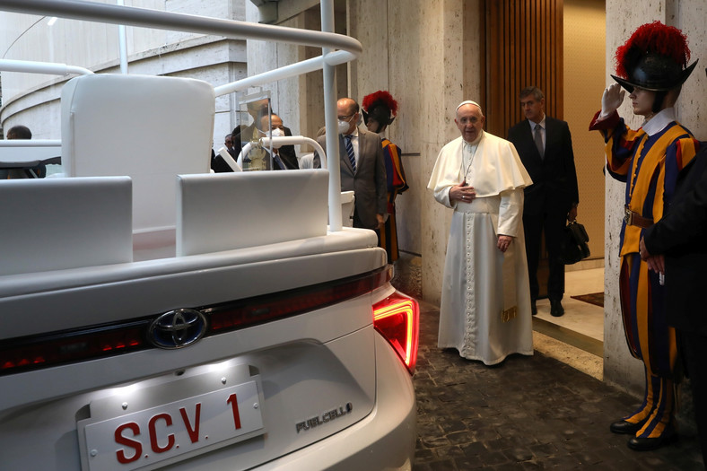 Toyota Mirai dla Papieża Franciszka