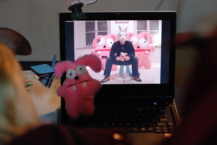 Ten kramik prowadził profesjonalista - jego laptop wyświetlał portfolio