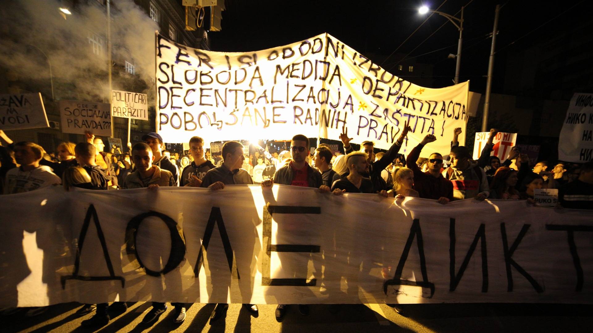 Protestanti objavili proglas: Poniženi dobrodošli, vođe nam ne trebaju!