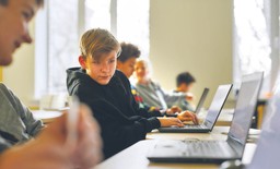 Przetarg na laptopy dla uczniów. Do KIO spłynęły odwołania od firm