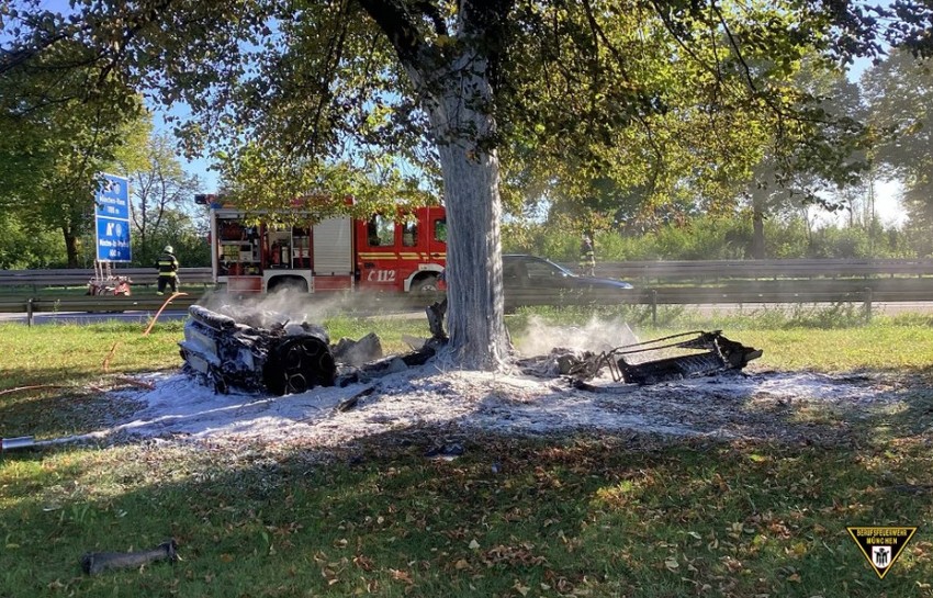 Lamborghini progutala vatra nakon sudara, vozač čudom preživeo