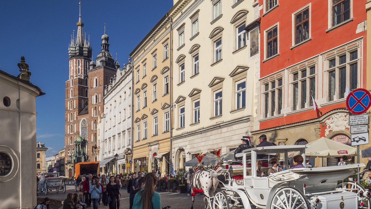 Kraków: kara dla dorożkarza za przejażdżkę z półnagimi turystami